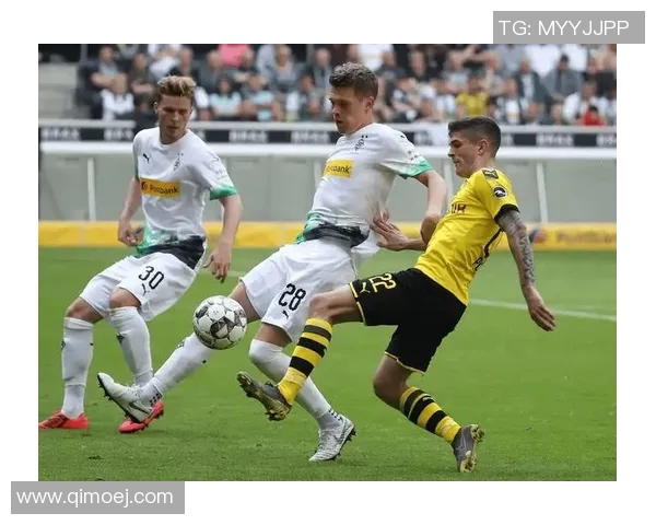 门兴格拉德巴赫与斯图加特激战正酣谁能在德甲赛场上笑到最后